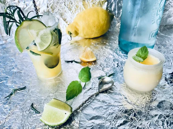 Cold Lemon Drink Which One Can Add Some Alcohol Ice — Stock Photo, Image