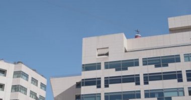 Otelin üstündeki teleferik kabini.