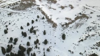 Kayak asansörleri, teleferik, kayak merkezinde, hava manzaralı..