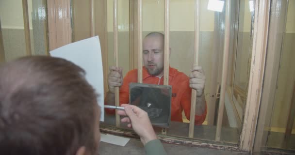 Trestanec Hádá Právníkem Vězeň Odmítá Podepsat Dokumenty Právník Podvod Klient — Stock video