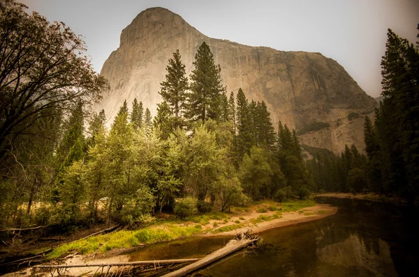 Yosemite yangın arka plan — Stok fotoğraf
