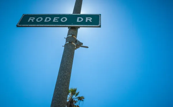 Rodeo drive strret işareti beverly hills — Stok fotoğraf