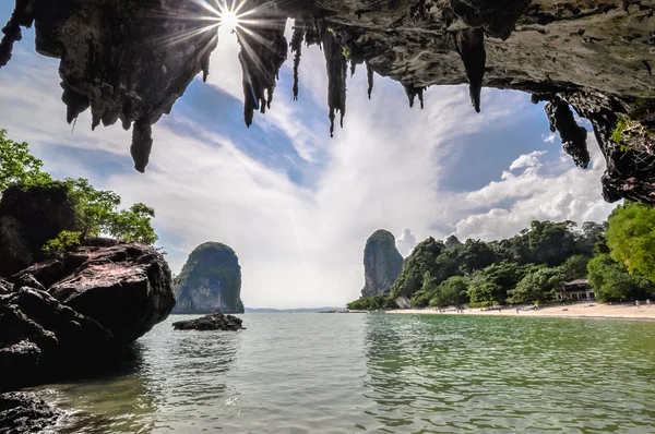 Jaskinia, aonang, krabi, Tajlandia — Zdjęcie stockowe