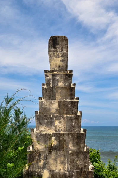 Cette image montre le temple Tanah Lot, sur l'île de Bali — Photo