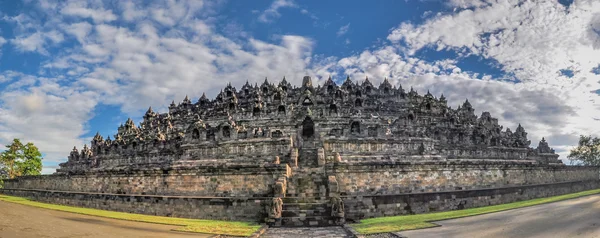Панорама Buddist храм Боробудур комплекс в Джокьякарте на Java — стокове фото