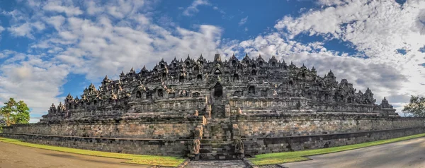 Panorama Buddist temple Borobudur complex in Yogjakarta in Java — Stock Photo, Image