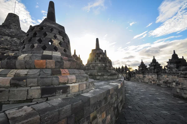 Buddhistiska tempel största heritage borobudur komplex i yogjakarta — Stockfoto