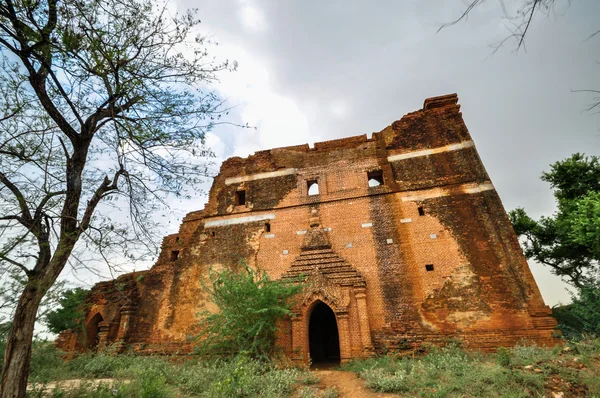 Starożytna świątynia w Bagan po zachodzie słońca, Myanmar — Zdjęcie stockowe