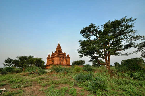 Antikt tempel i Bagan efter solnedgången, Myanmar — Stockfoto