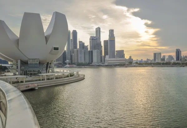 Singapore-maart 31: de marina bay sands resort hotel op mrt 31, — Stockfoto