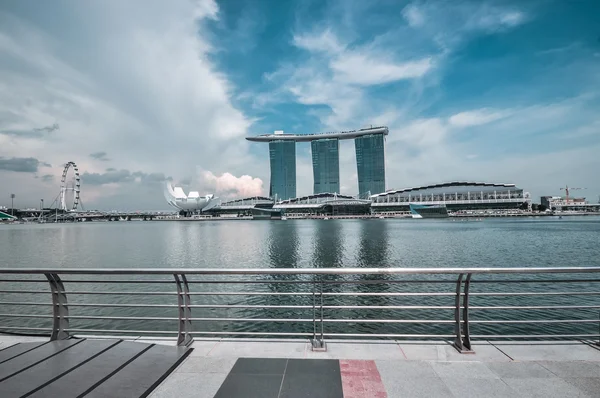 SINGAPUR-MARZO 31: El Marina Bay Sands Resort Hotel el 31 de marzo , —  Fotos de Stock