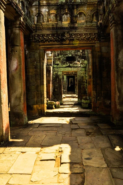 Alter buddhistischer Khmer-Tempel in angkor wat komplex, siem ernten c — Stockfoto