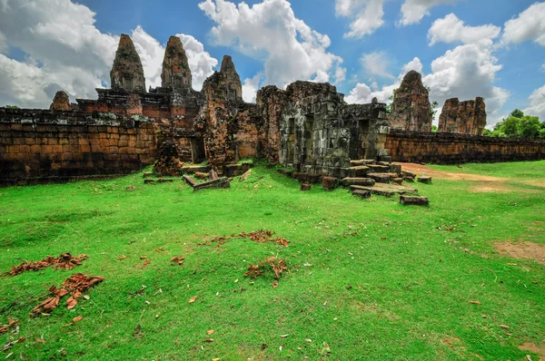 Antiguo templo khmer budista en el complejo Angkor Wat, Siem Reap C —  Fotos de Stock