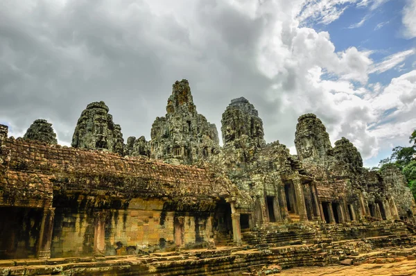 巴戎寺和吴哥寺高棉复杂在暹粒收获柬埔寨 — 图库照片