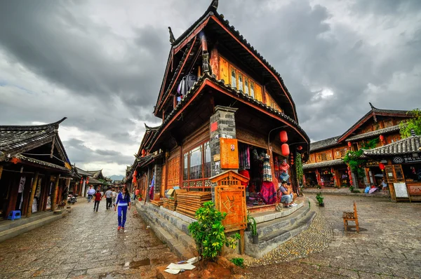 Lijiang Çin eski şehir sokakları ve binaları — Stok fotoğraf