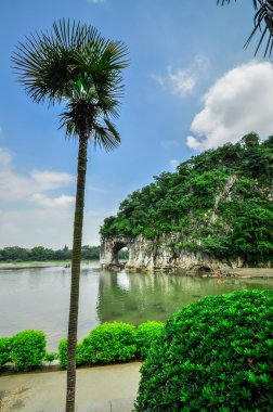 Guillin China Yedi Yıldız Parkı ve Karst Yangshuo 'yu sallıyor.