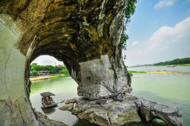 Guillin China Yedi Yıldız Parkı ve Karst Yangshuo 'yu sallıyor.