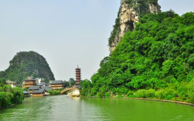 Guillin China Yedi Yıldız Parkı ve Karst Yangshuo 'yu sallıyor.