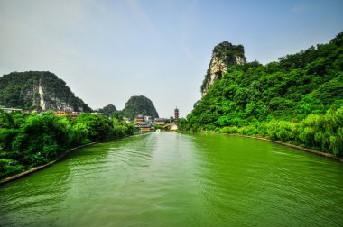 Guillin China Yedi Yıldız Parkı ve Karst Yangshuo 'yu sallıyor.