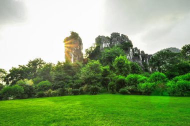 Guillin China Yedi Yıldız Parkı ve Karst Yangshuo 'yu sallıyor.