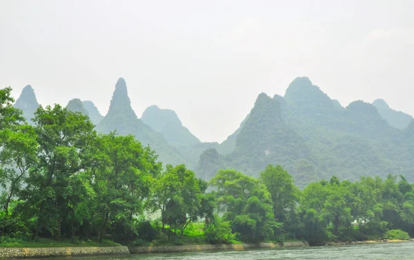 Guilin park ve karstik kayalar yangshuo — Stok fotoğraf