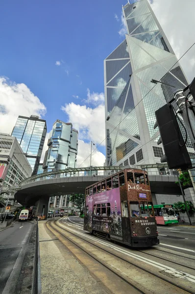 Гонконгский банк Skysraper с голубым небом — стоковое фото