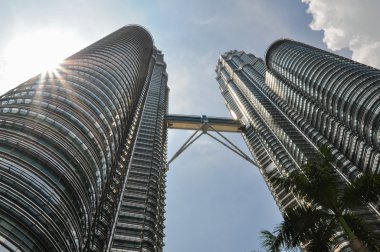 kuala lumpur genel görünümünü petronas ikiz kuleleri