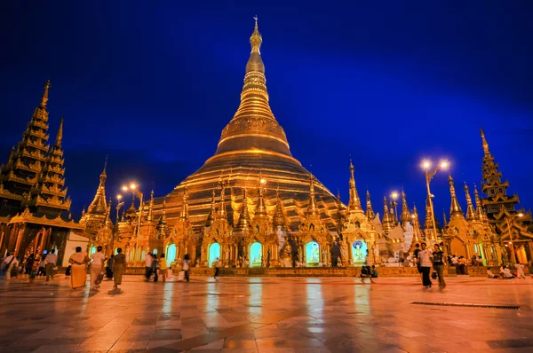 Shwedagon pagoda i yangon city natt, burma (myanmar) — Stockfoto