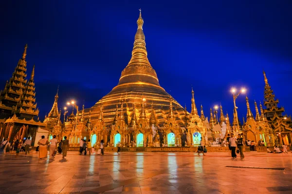 Shwedagon pagoda gece şehri yangon, Myanmar (myanmar içinde) — Stok fotoğraf