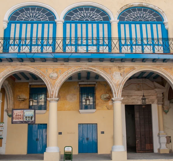 Edificio de arquitectura de ventana de Cuba 2013 — Foto de Stock