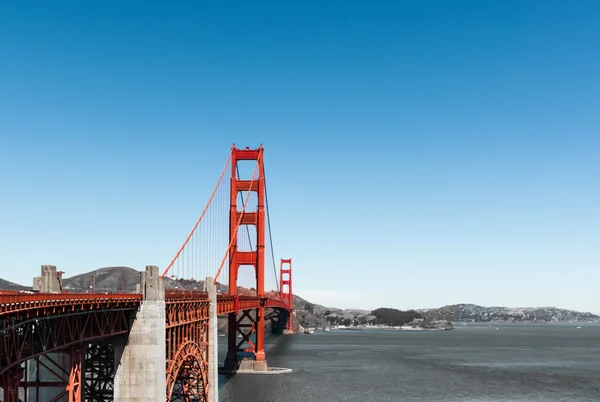 San Francisco goldene Torbrücke rote Säule — Stockfoto