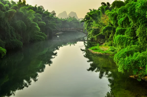 Krajobraz rzeki li w zimie, guilin, Chiny - rzeki li lub — Zdjęcie stockowe