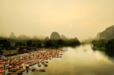 li nehir arası baboo dağ manzarası yangshuo guilin