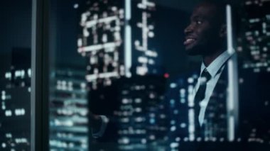 işadamı gece ofiste