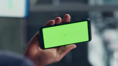 Dikey Ekran Rengi Anahtar Ukalalığı