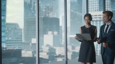 İş Adamları Ofiste