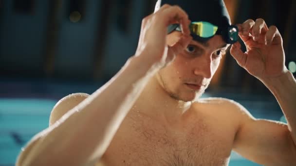 Portret mannelijke zwemmer — Stockvideo