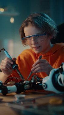 Evde Öğrenci Lehim Bilimi Projesinin Dikey Portresi