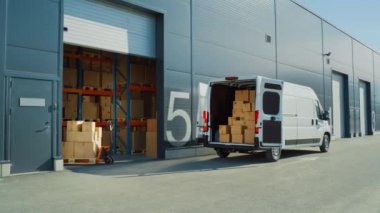 Lojistik Deposu Kutulu Minibüs Aracı