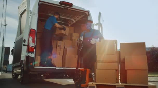 Lagerarbejdere Load Locistics Van – Stock-video