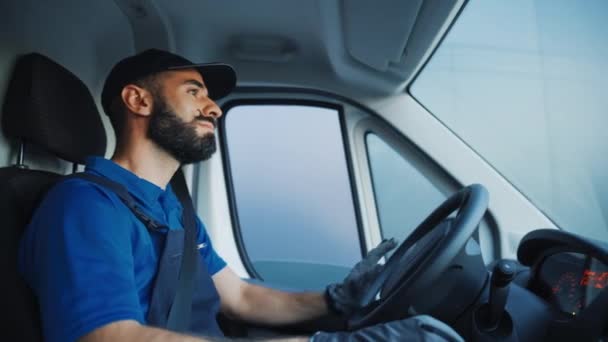 Водители грузовых автомобилей фургонов — стоковое видео