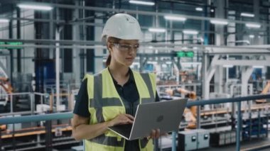 Otomotiv Kadın Otomotiv Sanayi Mühendisi Araba Fabrikasında