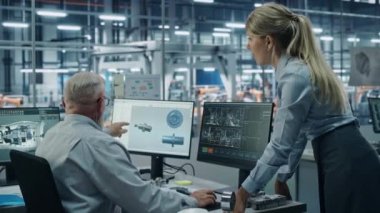Araba Fabrikasında İki Mühendis Konuşuyor
