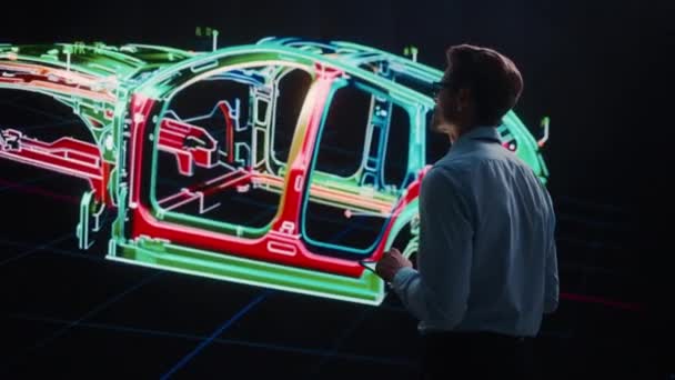 Männliche Ingenieur Auto Entwicklung Bildschirm — Stockvideo