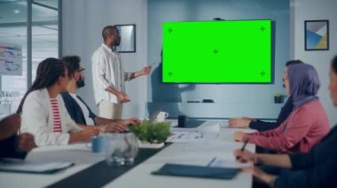 Ofis İş Toplantısı Yeşil Ekran Sunumu