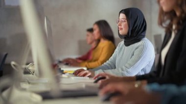 Çeşitli Öğrenciler Bilgisayar Bilimi Bilimi Sınıfı