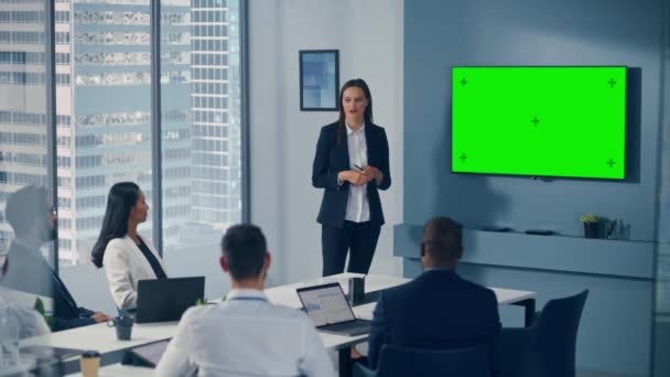 Bizneswoman Korzystanie z Green Screen Prezentacja dla przedsiębiorców — Wideo stockowe