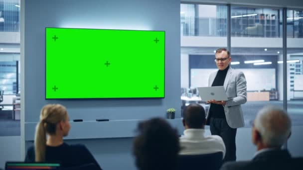 Prezentace na zelené obrazovce s publikem — Stock video