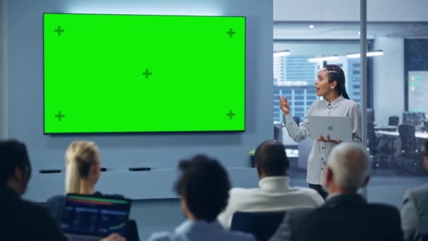 Apresentação de TV de tela verde com público — Vídeo de Stock