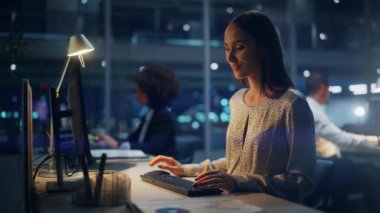 Ofis Akşam Çalışan İşletme Yöneticisi